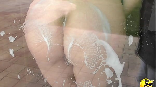 إن ثديي هذه الزوجة كبيران للغاية ومثيران جداً.